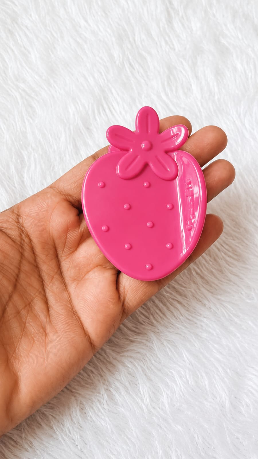 glossy strawberry shaped claw clips glossy strawberry shaped claw clips